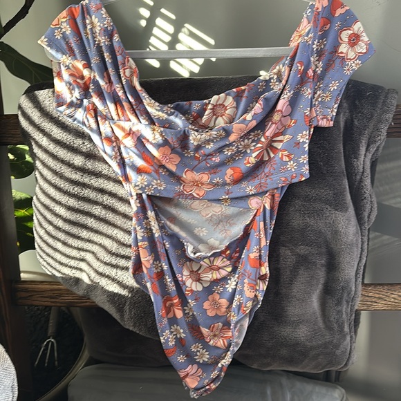 Lush Medium Sized Bodysuit with crossbody open back - Picture 6 of 6